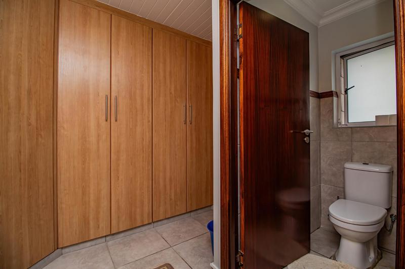 9 Bedroom Property for Sale in Outeniqua Strand Western Cape